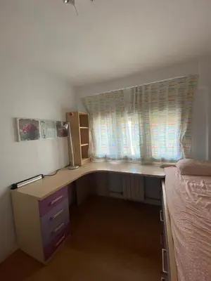 a desk in a bedroom with a bed and a window at GATU Villa Dante Playa Victoria Parking gratuito, 