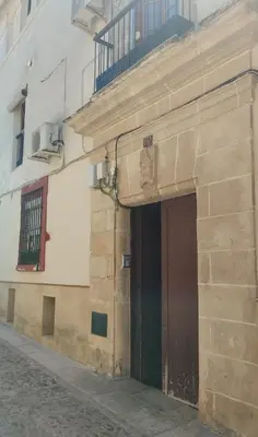 an entrance to a building with a door and a balcony at Apartamento Jerez Centro San Miguel in Jerez de la Frontera