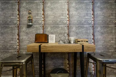 a table with a laptop and two stools at Apartamento El Mercado - Ole Solutions in Jerez de la Frontera