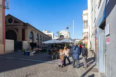 a group of people walking down a street at Apartamento El Mercado - Ole Solutions in Jerez de la Frontera