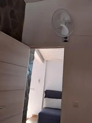 a room with a ceiling fan and a bed at Casita café in Chiclana de la Frontera