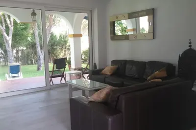 a living room with a couch and a glass table at Chalet en Roche - Amplio jardín in Roche