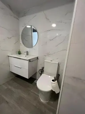 a bathroom with a toilet and a sink and a mirror at piso en pleno centro in San Fernando