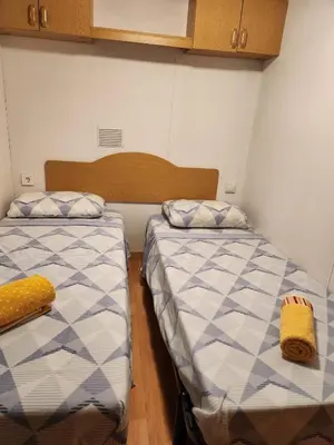 two beds sitting next to each other in a room at Franceses in Chiclana de la Frontera