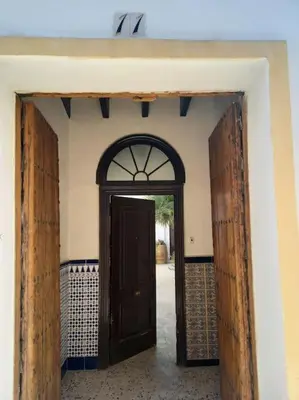 an entrance to a room with a black door at Casa Florinda #5 in Jerez de la Frontera