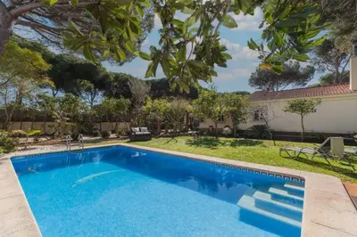 a swimming pool in front of a house with a yard at Cadizz - Villa Verde- La Barrosa - ideal familias y grupos de amigos in Chiclana de la Frontera