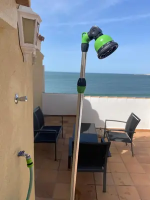 a street light next to a building with the ocean at Primera Línea Playa el Manantial in El Puerto de Santa María