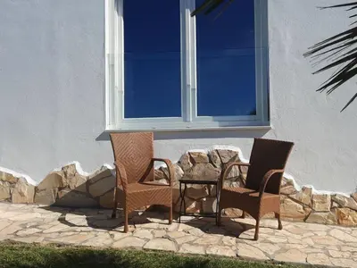 two chairs and a table in front of a window at »Casa Conil Buena Vista« in Conil de la Frontera