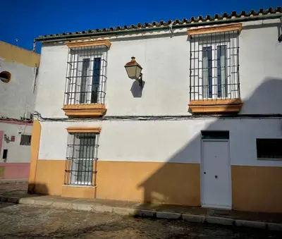a building with windows and a door and a street at El Taller in Jerez de la Frontera