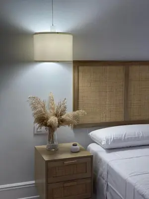a bedroom with a bed and a table with a plant at Apartamento corredera 1 in Arcos de la Frontera