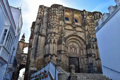 an old building with a staircase in front of it at Casa con vistas en Arcos in Arcos de la Frontera
