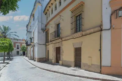 an empty street in an old town with buildings at Encantador piso Plaza Rivero in Jerez de la Frontera