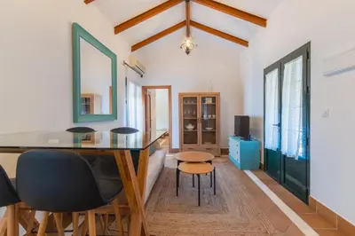 a room with a desk and chairs and a tv at Encantador piso Plaza Rivero in Jerez de la Frontera