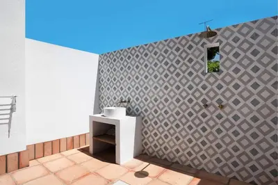 a room with a wall with a wall at Villa Escocia, entre pinares y a pie de playa in Roche