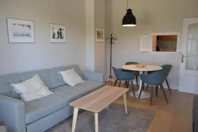 a living room with a blue couch and a table at Apartamento Pie de Rey in Jerez de la Frontera
