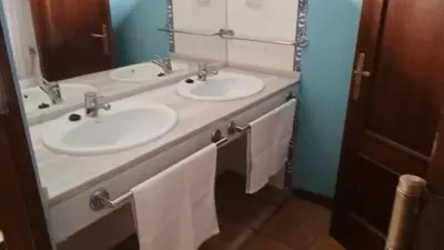 a bathroom with two sinks and two towels at Apartamentos Jasmund - Bungalow 87 in San Fernando