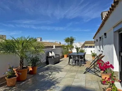 a patio with a table and chairs and plants at Apartamento San Miguel - Ole Solutions in Jerez de la Frontera