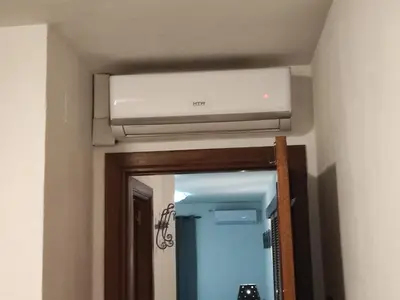 a bathroom with a air conditioner above a mirror at Apartamento Danubio in El Puerto de Santa María