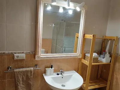 a bathroom with a sink and a mirror at Plaza Plateros in Jerez de la Frontera