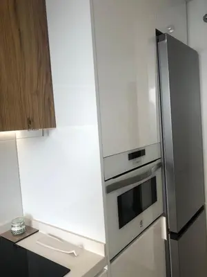 a kitchen with a refrigerator and a microwave at Centro de Sanlúcar in Sanlúcar de Barrameda