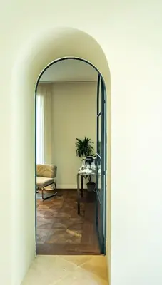 an archway leading into a living room with a table at Hotel Boutique Sidonia in Jerez de la Frontera