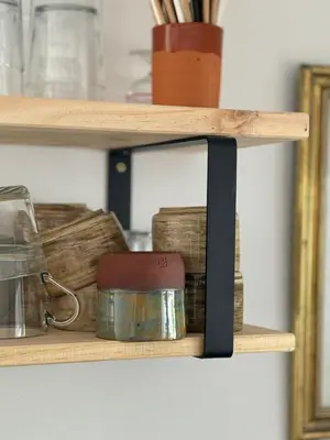 a wooden shelf with a jar on it at Casa Santos Arcos vistas y parking privado in Arcos de la Frontera