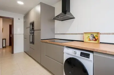 a kitchen with a washer and dryer in it at Maravilloso apartamento junto al mar a 5 km Cadiz in Puerto Real