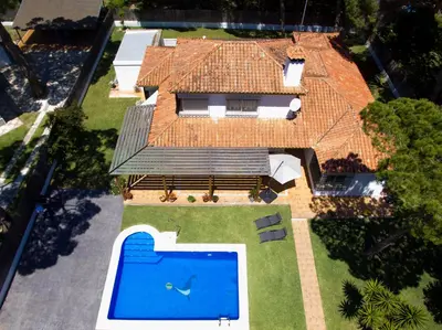 an aerial view of a house with a swimming pool at Precioso Chalet Atlántida solo familias in Roche