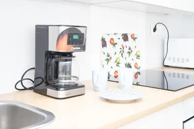 a coffee maker on a counter in a kitchen at Sibs Sanlucar Maestrante Centrico Ideal Familias in Sanlúcar de Barrameda