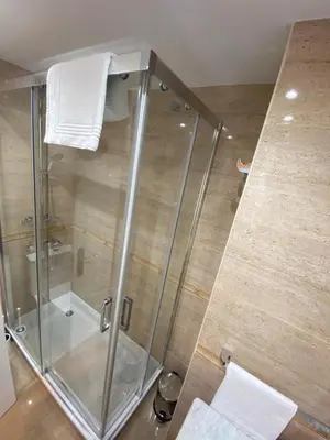 a shower stall in a bathroom with white towels at Espectacular Valdemar in El Puerto de Santa María