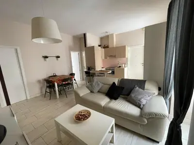 a living room with a couch and a table at Apartamento en pleno centro de Jerez de la Frontera in Jerez de la Frontera