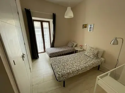 a living room with two chairs and a table at Apartamento en pleno centro de Jerez de la Frontera in Jerez de la Frontera