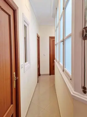 a hallway with two windows and a hallway with a door at Roy's Cadiz Inn in Cádiz