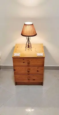 a lamp sitting on top of a wooden dresser at Roy's Cadiz Inn in Cádiz