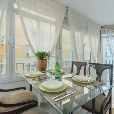 Disfruta Vacaciones Familiares Piso Frente al Mar