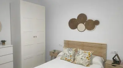 a bedroom with a bed with a wooden headboard at Ohana 2 in San Fernando