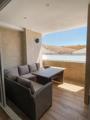 a living room with a couch and a table at Apartamento Federico Deluxe con Terraza y garaje in El Puerto de Santa María