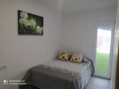 a bedroom with a bed and a painting on the wall at Apartamento la antigua via in Bonanza