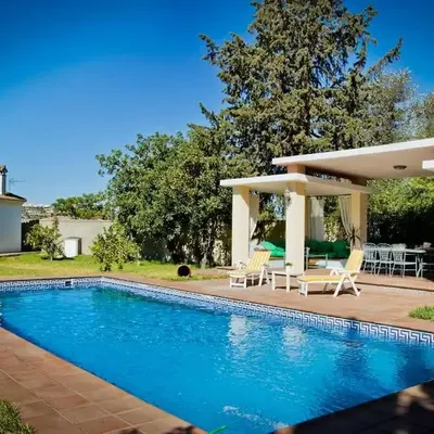 Casa 1 dormitorio con piscina privada y jardin