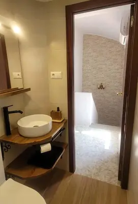 a bathroom with a white sink and a shower at Casa La Retama in La Barca de la Florida