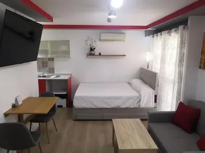 a small room with a bed and a table at Acogedor Apartamento Entero in Arcos de la Frontera