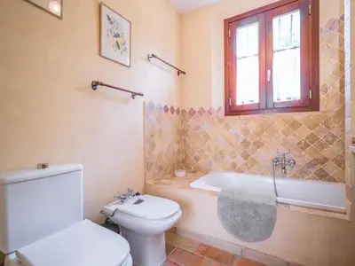 a bathroom with a toilet and a tub and a sink at Casa Rancho el Marques fjhomefj in Jerez de la Frontera