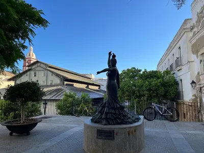 a statue of a woman standing in a courtyard at Rodmar Playa Grupo AC Gestion in Cádiz