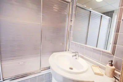 a bathroom with a sink and a shower at Casa de lujo en Las Redes in El Puerto de Santa María