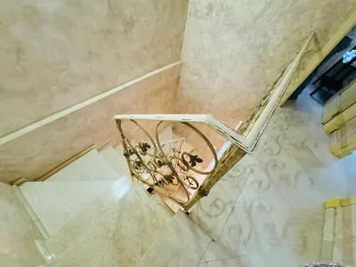 a basketball hoop sitting on top of a marble floor at Casa Familiar- Residencial Solmar in Sanlúcar de Barrameda