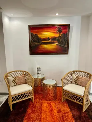 a room with two chairs and a painting on the wall at Lindo Pisito Sanlucar Calle Ancha in Sanlúcar de Barrameda