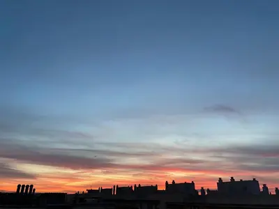 a silhouette of a city at sunset at Ático Sonnenschein in Jerez de la Frontera