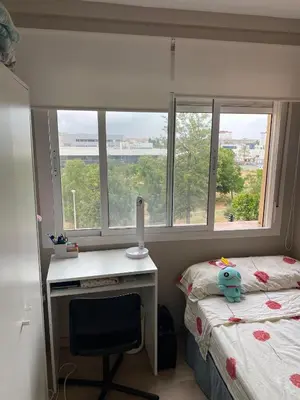 a bedroom with a desk and a bed and a window at Apartamento 3 Dormitorios con Terraza in Jerez de la Frontera