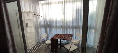 a room with a table and chairs and a window at Apartamento 3 Dormitorios con Terraza in Jerez de la Frontera