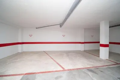 an empty room with red and white stripes on the walls at Piso Ángel in Sanlúcar de Barrameda